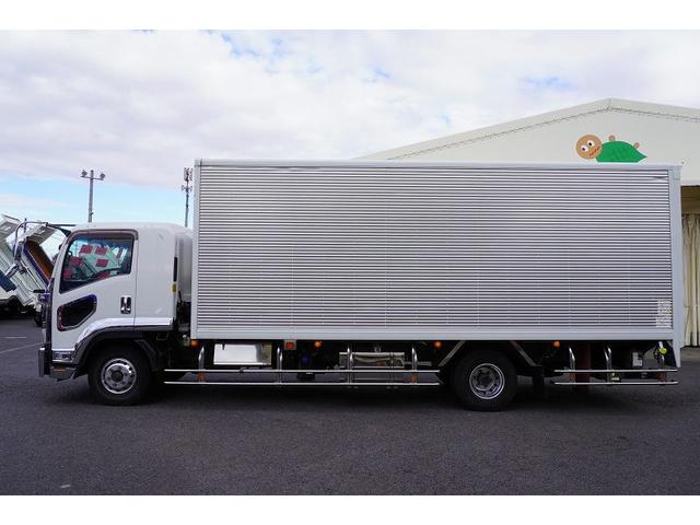 フォワード ４トン　ワイド　ベッド付　アルミバン　跳上パワーゲート　積載２４５０ｋｇ　リーフサス　６．３ｍ長　ラッシング２段　バックカメラ　ＥＴＣ２．０　ＨＩＤヘッドライト　メッキ　アルミホイール　北村製　ＡＴ　ステンレスサイドバンパー　ステンレス工具箱　リフト（5枚目）