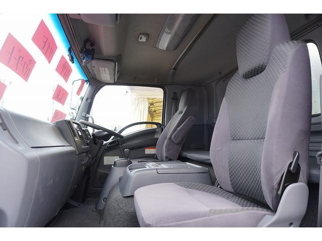 フォワード ４トン　ワイド　ベッド付　アルミバン　跳上パワーゲート　積載２４５０ｋｇ　リーフサス　６．３ｍ長　ラッシング２段　バックカメラ　ＥＴＣ２．０　ＨＩＤヘッドライト　メッキ　アルミホイール　北村製　ＡＴ　ステンレスサイドバンパー　ステンレス工具箱　リフト（29枚目）