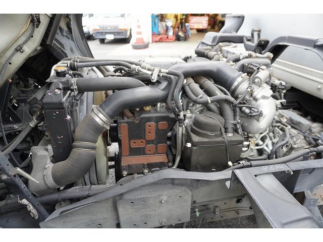 フォワード ４トン　ワイド　ベッド付　アルミバン　跳上パワーゲート　積載２４５０ｋｇ　リーフサス　６．３ｍ長　ラッシング２段　バックカメラ　ＥＴＣ２．０　ＨＩＤヘッドライト　メッキ　アルミホイール　北村製　ＡＴ　ステンレスサイドバンパー　ステンレス工具箱　リフト（37枚目）