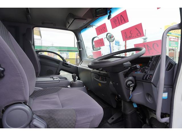 フォワード ４トン　ワイド　ベッド付　アルミバン　跳上パワーゲート　積載２４５０ｋｇ　リーフサス　６．３ｍ長　ラッシング２段　バックカメラ　ＥＴＣ２．０　ＨＩＤヘッドライト　メッキ　アルミホイール　北村製　ＡＴ　ステンレスサイドバンパー　ステンレス工具箱　リフト（41枚目）