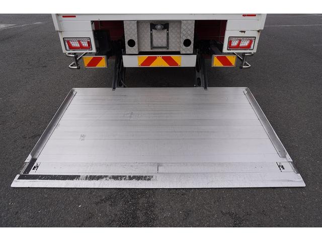 フォワード ４トン　ワイド　ベッド付　アルミバン　跳上パワーゲート　積載２４５０ｋｇ　リーフサス　６．３ｍ長　ラッシング２段　バックカメラ　ＥＴＣ２．０　ＨＩＤヘッドライト　メッキ　アルミホイール　北村製　ＡＴ　ステンレスサイドバンパー　ステンレス工具箱　リフト（44枚目）