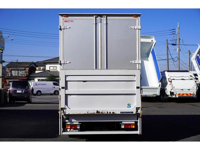 キャンター １０尺　アルミバン　２トン積　垂直パワーゲート　５速ＭＴ　積載２０００ｋｇ　リア観音扉　リフト　ラッシング２段　左電格ミラー　坂道発進補助　バックカメラ　ＥＴＣ　ＬＥＤヘッドライト　フォグ　スマートキー　衝突軽減ブレーキ　ショート　車両総重量４９８５ｋｇ（4枚目）