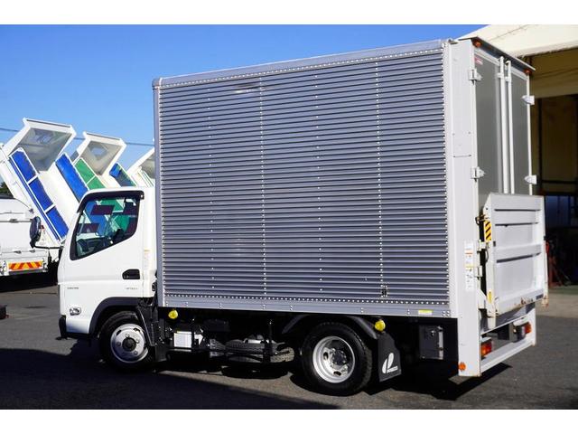 キャンター １０尺　アルミバン　２トン積　垂直パワーゲート　５速ＭＴ　積載２０００ｋｇ　リア観音扉　リフト　ラッシング２段　左電格ミラー　坂道発進補助　バックカメラ　ＥＴＣ　ＬＥＤヘッドライト　フォグ　スマートキー　衝突軽減ブレーキ　ショート　車両総重量４９８５ｋｇ（8枚目）
