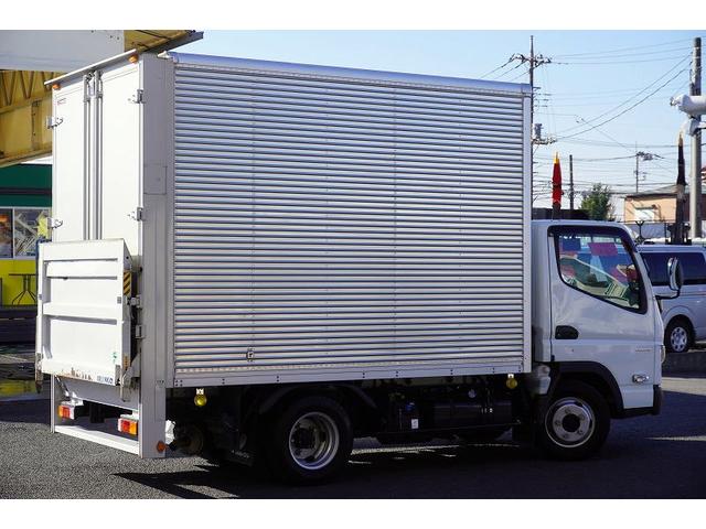 キャンター １０尺　アルミバン　２トン積　垂直パワーゲート　５速ＭＴ　積載２０００ｋｇ　リア観音扉　リフト　ラッシング２段　左電格ミラー　坂道発進補助　バックカメラ　ＥＴＣ　ＬＥＤヘッドライト　フォグ　スマートキー　衝突軽減ブレーキ　ショート　車両総重量４９８５ｋｇ（9枚目）