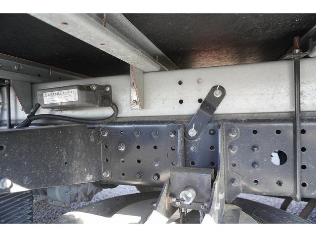 キャンター １０尺　アルミバン　２トン積　垂直パワーゲート　５速ＭＴ　積載２０００ｋｇ　リア観音扉　リフト　ラッシング２段　左電格ミラー　坂道発進補助　バックカメラ　ＥＴＣ　ＬＥＤヘッドライト　フォグ　スマートキー　衝突軽減ブレーキ　ショート　車両総重量４９８５ｋｇ（18枚目）