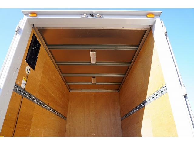 キャンター １０尺　アルミバン　２トン積　垂直パワーゲート　５速ＭＴ　積載２０００ｋｇ　リア観音扉　リフト　ラッシング２段　左電格ミラー　坂道発進補助　バックカメラ　ＥＴＣ　ＬＥＤヘッドライト　フォグ　スマートキー　衝突軽減ブレーキ　ショート　車両総重量４９８５ｋｇ（23枚目）