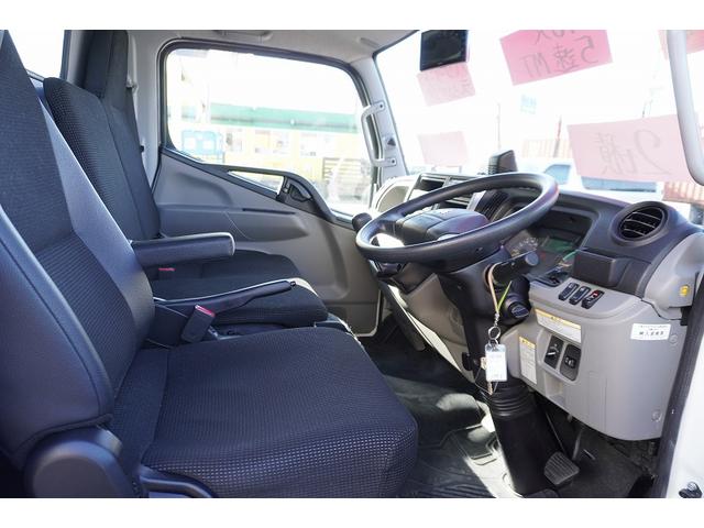 キャンター １０尺　アルミバン　２トン積　垂直パワーゲート　５速ＭＴ　積載２０００ｋｇ　リア観音扉　リフト　ラッシング２段　左電格ミラー　坂道発進補助　バックカメラ　ＥＴＣ　ＬＥＤヘッドライト　フォグ　スマートキー　衝突軽減ブレーキ　ショート　車両総重量４９８５ｋｇ（24枚目）