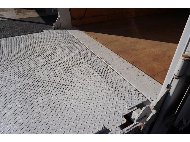 キャンター １０尺　アルミバン　２トン積　垂直パワーゲート　５速ＭＴ　積載２０００ｋｇ　リア観音扉　リフト　ラッシング２段　左電格ミラー　坂道発進補助　バックカメラ　ＥＴＣ　ＬＥＤヘッドライト　フォグ　スマートキー　衝突軽減ブレーキ　ショート　車両総重量４９８５ｋｇ（32枚目）