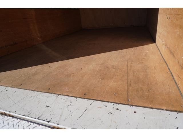 キャンター １０尺　アルミバン　２トン積　垂直パワーゲート　５速ＭＴ　積載２０００ｋｇ　リア観音扉　リフト　ラッシング２段　左電格ミラー　坂道発進補助　バックカメラ　ＥＴＣ　ＬＥＤヘッドライト　フォグ　スマートキー　衝突軽減ブレーキ　ショート　車両総重量４９８５ｋｇ（35枚目）