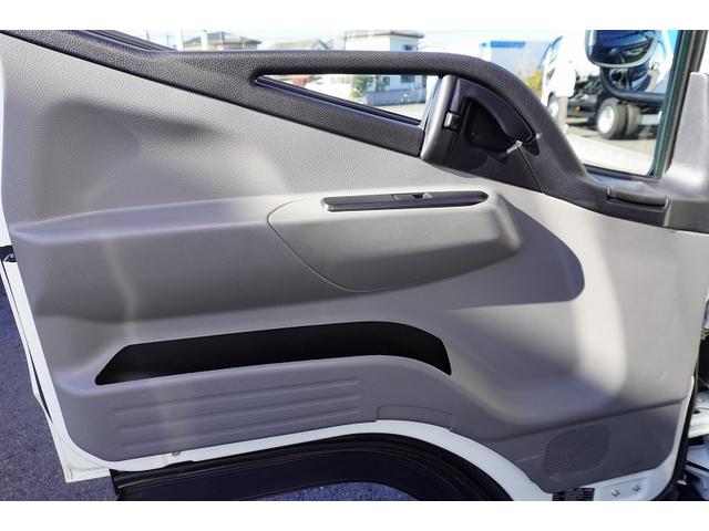 キャンター １０尺　アルミバン　２トン積　垂直パワーゲート　５速ＭＴ　積載２０００ｋｇ　リア観音扉　リフト　ラッシング２段　左電格ミラー　坂道発進補助　バックカメラ　ＥＴＣ　ＬＥＤヘッドライト　フォグ　スマートキー　衝突軽減ブレーキ　ショート　車両総重量４９８５ｋｇ（39枚目）