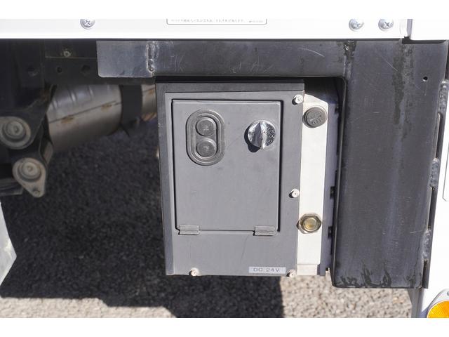 キャンター １０尺　アルミバン　２トン積　垂直パワーゲート　５速ＭＴ　積載２０００ｋｇ　リア観音扉　リフト　ラッシング２段　左電格ミラー　坂道発進補助　バックカメラ　ＥＴＣ　ＬＥＤヘッドライト　フォグ　スマートキー　衝突軽減ブレーキ　ショート　車両総重量４９８５ｋｇ（42枚目）