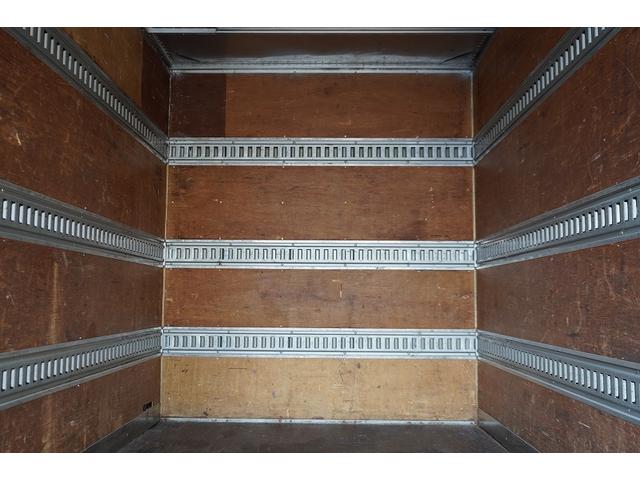 タイタントラック 標準幅　セミロング　アルミバン　２トン　跳上垂直パワーゲート　積載１７５０ｋｇ　ラッシング３段　バックカメラ　左電格ミラー　フォグランプ　北村製　ＡＴ　リフト　車両総重量４９６５ｋｇ（43枚目）