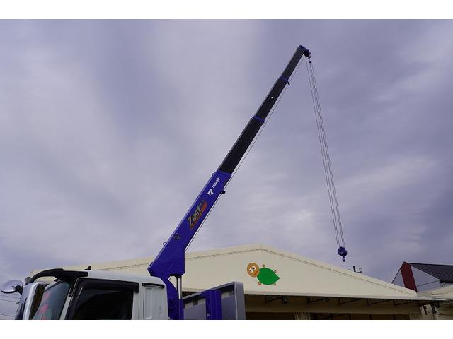 スーパーグレート 大型　４段セルフクレーン　ラジコン　ウインチ　１１．８トン積　２デフ　ベッド付　積載１１８００ｋｇ　タダノ製　ウインチ　いそのボディー製造りボディー　鳥居シマ板張り　床フック１０対　スタンション穴　アユミ板入れ　バックカメラ　ＥＴＣ２．０　メッキ　重機運搬　ＡＴ（13枚目）