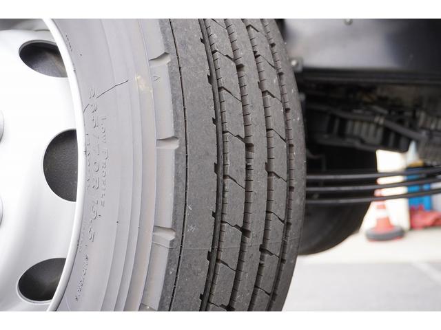 スーパーグレート 大型　４段セルフクレーン　ラジコン　ウインチ　１１．８トン積　２デフ　ベッド付　積載１１８００ｋｇ　タダノ製　ウインチ　いそのボディー製造りボディー　鳥居シマ板張り　床フック１０対　スタンション穴　アユミ板入れ　バックカメラ　ＥＴＣ２．０　メッキ　重機運搬　ＡＴ（16枚目）