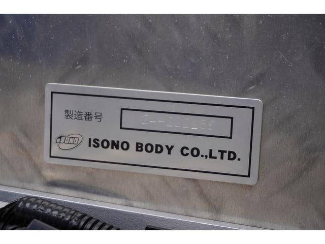 スーパーグレート 大型　４段セルフクレーン　ラジコン　ウインチ　１１．８トン積　２デフ　ベッド付　積載１１８００ｋｇ　タダノ製　ウインチ　いそのボディー製造りボディー　鳥居シマ板張り　床フック１０対　スタンション穴　アユミ板入れ　バックカメラ　ＥＴＣ２．０　メッキ　重機運搬　ＡＴ（18枚目）