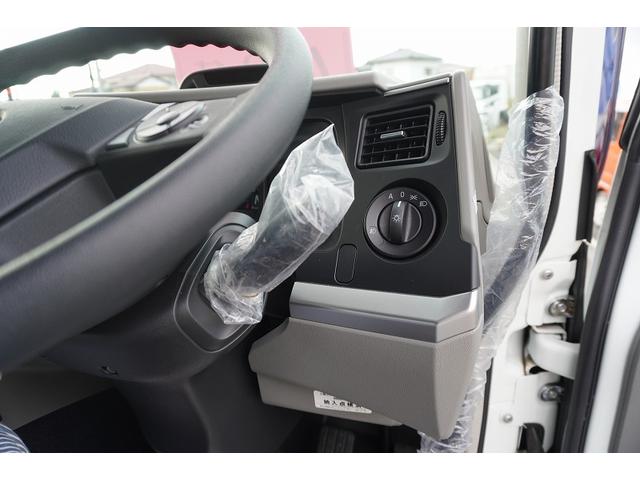 スーパーグレート 大型　４段セルフクレーン　ラジコン　ウインチ　１１．８トン積　２デフ　ベッド付　積載１１８００ｋｇ　タダノ製　ウインチ　いそのボディー製造りボディー　鳥居シマ板張り　床フック１０対　スタンション穴　アユミ板入れ　バックカメラ　ＥＴＣ２．０　メッキ　重機運搬　ＡＴ（30枚目）