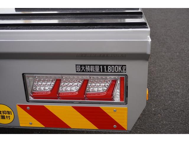 スーパーグレート 大型　４段セルフクレーン　ラジコン　ウインチ　１１．８トン積　２デフ　ベッド付　積載１１８００ｋｇ　タダノ製　ウインチ　いそのボディー製造りボディー　鳥居シマ板張り　床フック１０対　スタンション穴　アユミ板入れ　バックカメラ　ＥＴＣ２．０　メッキ　重機運搬　ＡＴ（35枚目）