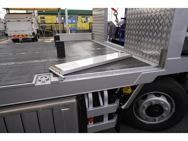 スーパーグレート 大型　４段セルフクレーン　ラジコン　ウインチ　１１．８トン積　２デフ　ベッド付　積載１１８００ｋｇ　タダノ製　ウインチ　いそのボディー製造りボディー　鳥居シマ板張り　床フック１０対　スタンション穴　アユミ板入れ　バックカメラ　ＥＴＣ２．０　メッキ　重機運搬　ＡＴ（37枚目）