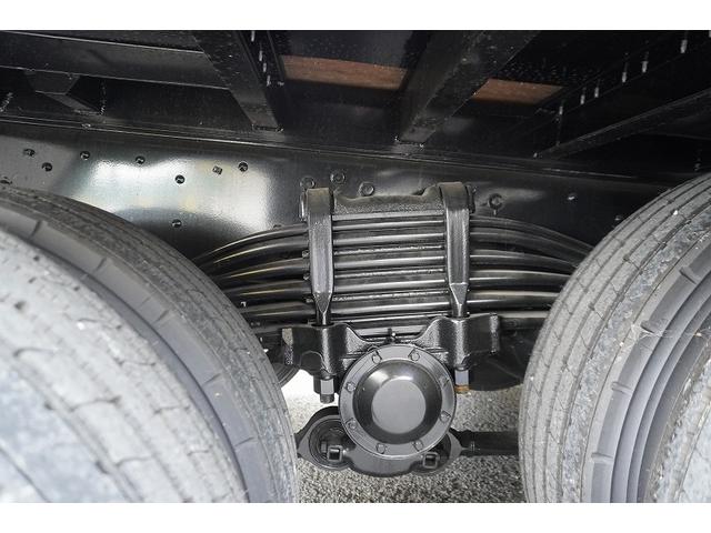 スーパーグレート 大型　４段セルフクレーン　ラジコン　ウインチ　１１．８トン積　２デフ　ベッド付　積載１１８００ｋｇ　タダノ製　ウインチ　いそのボディー製造りボディー　鳥居シマ板張り　床フック１０対　スタンション穴　アユミ板入れ　バックカメラ　ＥＴＣ２．０　メッキ　重機運搬　ＡＴ（41枚目）