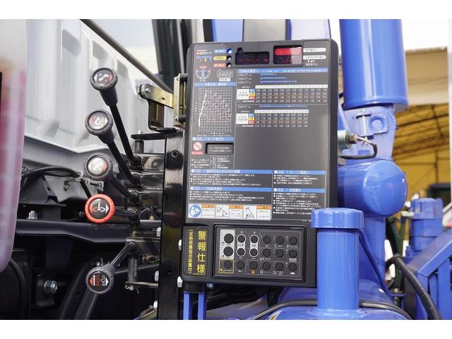 スーパーグレート 大型　４段セルフクレーン　ラジコン　ウインチ　１１．８トン積　２デフ　ベッド付　積載１１８００ｋｇ　タダノ製　ウインチ　いそのボディー製造りボディー　鳥居シマ板張り　床フック１０対　スタンション穴　アユミ板入れ　バックカメラ　ＥＴＣ２．０　メッキ　重機運搬　ＡＴ（43枚目）