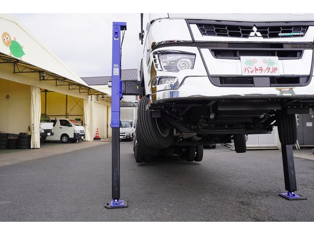 スーパーグレート 大型　４段セルフクレーン　ラジコン　ウインチ　１１．８トン積　２デフ　ベッド付　積載１１８００ｋｇ　タダノ製　ウインチ　いそのボディー製造りボディー　鳥居シマ板張り　床フック１０対　スタンション穴　アユミ板入れ　バックカメラ　ＥＴＣ２．０　メッキ　重機運搬　ＡＴ（45枚目）