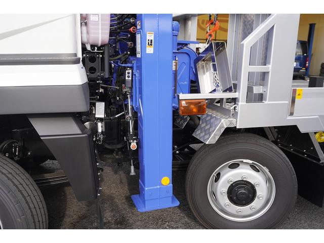 スーパーグレート 大型　４段セルフクレーン　ラジコン　ウインチ　１１．８トン積　２デフ　ベッド付　積載１１８００ｋｇ　タダノ製　ウインチ　いそのボディー製造りボディー　鳥居シマ板張り　床フック１０対　スタンション穴　アユミ板入れ　バックカメラ　ＥＴＣ２．０　メッキ　重機運搬　ＡＴ（48枚目）