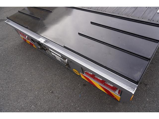 スーパーグレート 大型　４段セルフクレーン　ラジコン　ウインチ　１１．８トン積　２デフ　ベッド付　積載１１８００ｋｇ　タダノ製　ウインチ　いそのボディー製造りボディー　鳥居シマ板張り　床フック１０対　スタンション穴　アユミ板入れ　バックカメラ　ＥＴＣ２．０　メッキ　重機運搬　ＡＴ（58枚目）