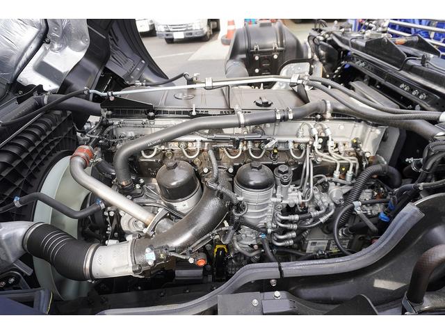 スーパーグレート 大型　４段セルフクレーン　ラジコン　ウインチ　１１．８トン積　２デフ　ベッド付　積載１１８００ｋｇ　タダノ製　ウインチ　いそのボディー製造りボディー　鳥居シマ板張り　床フック１０対　スタンション穴　アユミ板入れ　バックカメラ　ＥＴＣ２．０　メッキ　重機運搬　ＡＴ（61枚目）