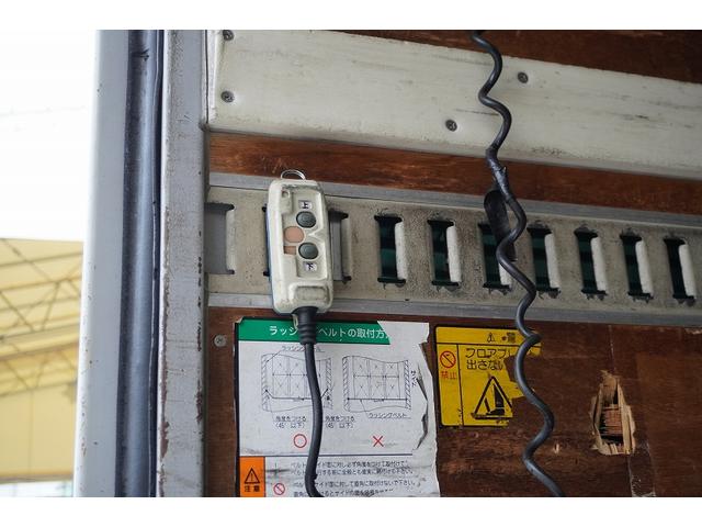 エルフトラック ワイドロング　アルミバン　２ｔ　サイドドア　跳上パワーゲート　積載２０００ｋｇ　ラッシング３段　荷台アルミ板張り　導風板　バックカメラ　左電格ミラー　坂道発進補助　フォグランプ　日本フルハーフ製　６速ＭＴ　リフト　２トン　ＥＴＣ（12枚目）