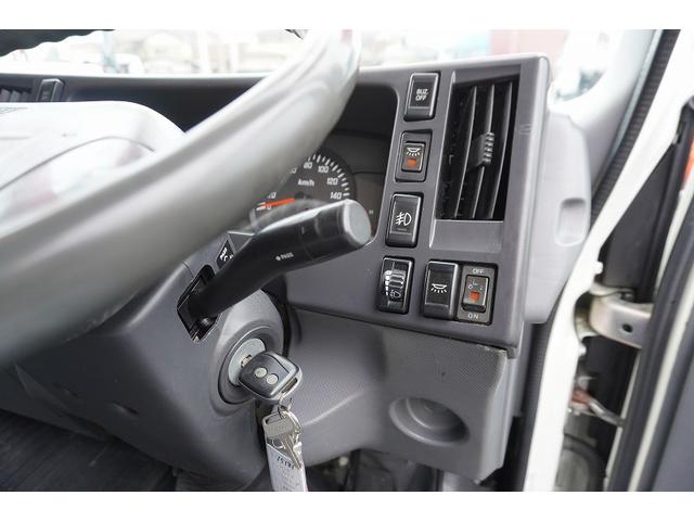 エルフトラック ワイドロング　アルミバン　２ｔ　サイドドア　跳上パワーゲート　積載２０００ｋｇ　ラッシング３段　荷台アルミ板張り　導風板　バックカメラ　左電格ミラー　坂道発進補助　フォグランプ　日本フルハーフ製　６速ＭＴ　リフト　２トン　ＥＴＣ（18枚目）