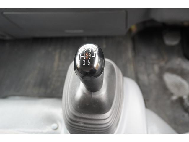 エルフトラック ワイドロング　アルミバン　２ｔ　サイドドア　跳上パワーゲート　積載２０００ｋｇ　ラッシング３段　荷台アルミ板張り　導風板　バックカメラ　左電格ミラー　坂道発進補助　フォグランプ　日本フルハーフ製　６速ＭＴ　リフト　２トン　ＥＴＣ（23枚目）