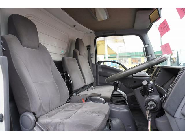 エルフトラック ワイドロング　アルミバン　２ｔ　サイドドア　跳上パワーゲート　積載２０００ｋｇ　ラッシング３段　荷台アルミ板張り　導風板　バックカメラ　左電格ミラー　坂道発進補助　フォグランプ　日本フルハーフ製　６速ＭＴ　リフト　２トン　ＥＴＣ（24枚目）