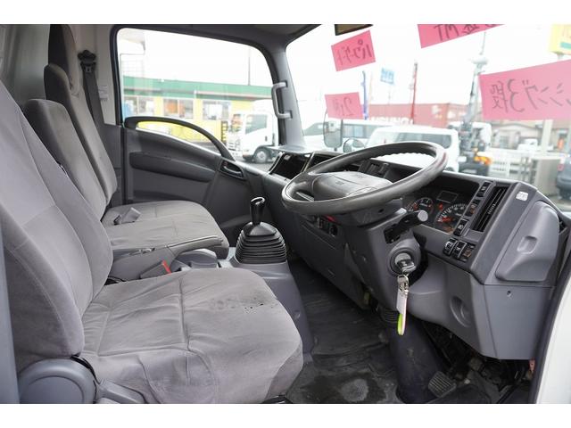 エルフトラック ワイドロング　アルミバン　２ｔ　サイドドア　跳上パワーゲート　積載２０００ｋｇ　ラッシング３段　荷台アルミ板張り　導風板　バックカメラ　左電格ミラー　坂道発進補助　フォグランプ　日本フルハーフ製　６速ＭＴ　リフト　２トン　ＥＴＣ（29枚目）