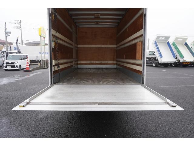 エルフトラック ワイドロング　アルミバン　２ｔ　サイドドア　跳上パワーゲート　積載２０００ｋｇ　ラッシング３段　荷台アルミ板張り　導風板　バックカメラ　左電格ミラー　坂道発進補助　フォグランプ　日本フルハーフ製　６速ＭＴ　リフト　２トン　ＥＴＣ（46枚目）