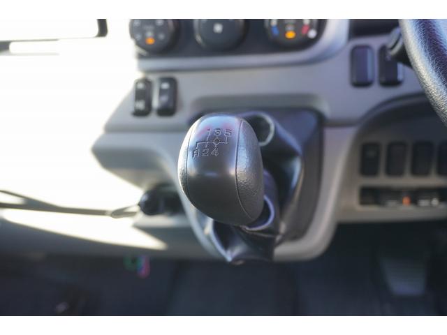 キャンター １０尺　アルミバン　２トン積　高箱　ラッシング２段　５速ＭＴ　積載２０００ｋｇ　内高２．３ｍ　荷台鉄板張り　バックカメラ　ＥＴＣ２．０　キーレス　フォグランプ　左電格ミラー　９０度ストッパー　衝突軽減ブレーキ　車線逸脱警報　パブコ製　標準幅　ショート（12枚目）