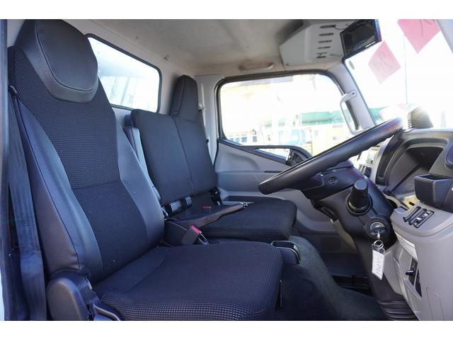 キャンター １０尺　アルミバン　２トン積　高箱　ラッシング２段　５速ＭＴ　積載２０００ｋｇ　内高２．３ｍ　荷台鉄板張り　バックカメラ　ＥＴＣ２．０　キーレス　フォグランプ　左電格ミラー　９０度ストッパー　衝突軽減ブレーキ　車線逸脱警報　パブコ製　標準幅　ショート（21枚目）