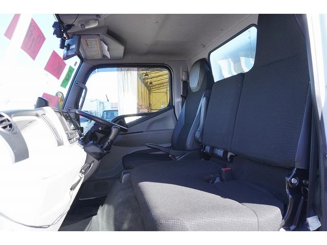 キャンター １０尺　アルミバン　２トン積　高箱　ラッシング２段　５速ＭＴ　積載２０００ｋｇ　内高２．３ｍ　荷台鉄板張り　バックカメラ　ＥＴＣ２．０　キーレス　フォグランプ　左電格ミラー　９０度ストッパー　衝突軽減ブレーキ　車線逸脱警報　パブコ製　標準幅　ショート（31枚目）