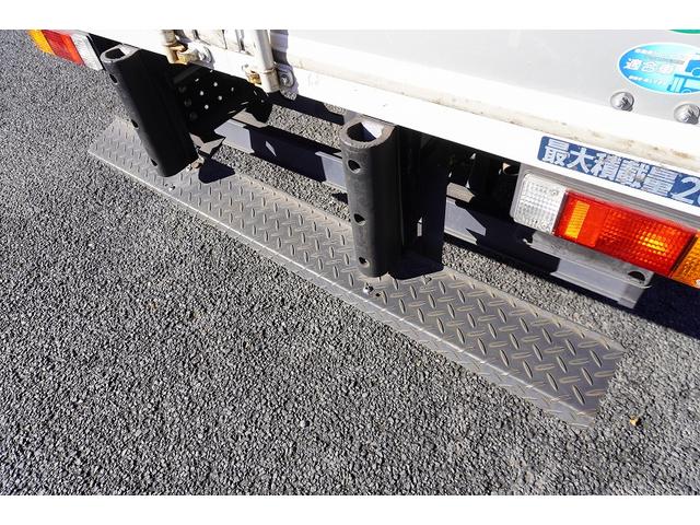 キャンター １０尺　アルミバン　２トン積　高箱　ラッシング２段　５速ＭＴ　積載２０００ｋｇ　内高２．３ｍ　荷台鉄板張り　バックカメラ　ＥＴＣ２．０　キーレス　フォグランプ　左電格ミラー　９０度ストッパー　衝突軽減ブレーキ　車線逸脱警報　パブコ製　標準幅　ショート（37枚目）