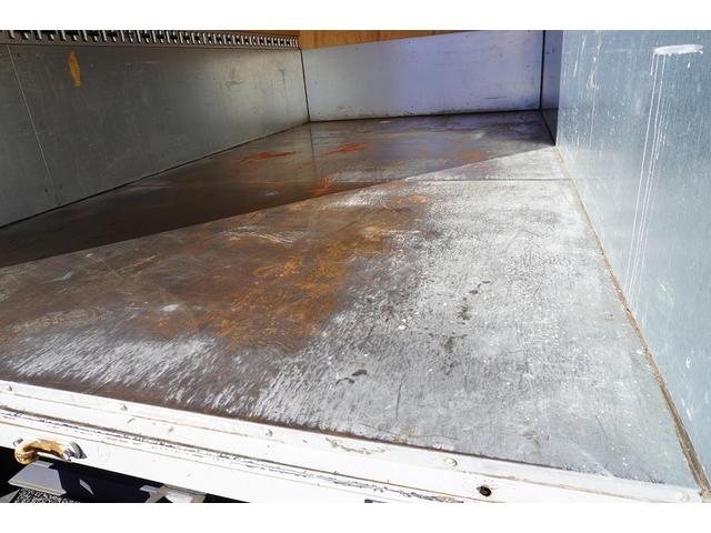 キャンター １０尺　アルミバン　２トン積　高箱　ラッシング２段　５速ＭＴ　積載２０００ｋｇ　内高２．３ｍ　荷台鉄板張り　バックカメラ　ＥＴＣ２．０　キーレス　フォグランプ　左電格ミラー　９０度ストッパー　衝突軽減ブレーキ　車線逸脱警報　パブコ製　標準幅　ショート（38枚目）