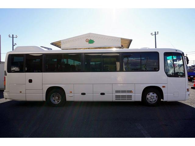ガーラ 送迎バス　２９人乗　折戸自動ドア　エアサス　荷室スペース　１ドア　オートエアコン　換気扇　モケットシート　リクライニング機能　荷室スペース　ルームラック　小型トランク　マイク　バックカメラ　ナビ　ＥＴＣ２．０　ＨＩＤヘッドライト　ＡＴ（5枚目）