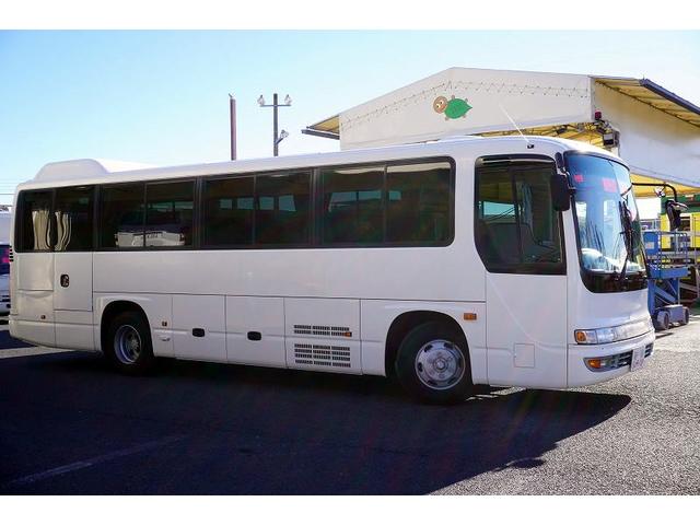 ガーラ 送迎バス　２９人乗　折戸自動ドア　エアサス　荷室スペース　１ドア　オートエアコン　換気扇　モケットシート　リクライニング機能　荷室スペース　ルームラック　小型トランク　マイク　バックカメラ　ナビ　ＥＴＣ２．０　ＨＩＤヘッドライト　ＡＴ（7枚目）