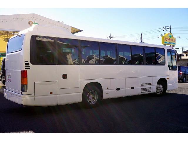 ガーラ 送迎バス　２９人乗　折戸自動ドア　エアサス　荷室スペース　１ドア　オートエアコン　換気扇　モケットシート　リクライニング機能　荷室スペース　ルームラック　小型トランク　マイク　バックカメラ　ナビ　ＥＴＣ２．０　ＨＩＤヘッドライト　ＡＴ（9枚目）