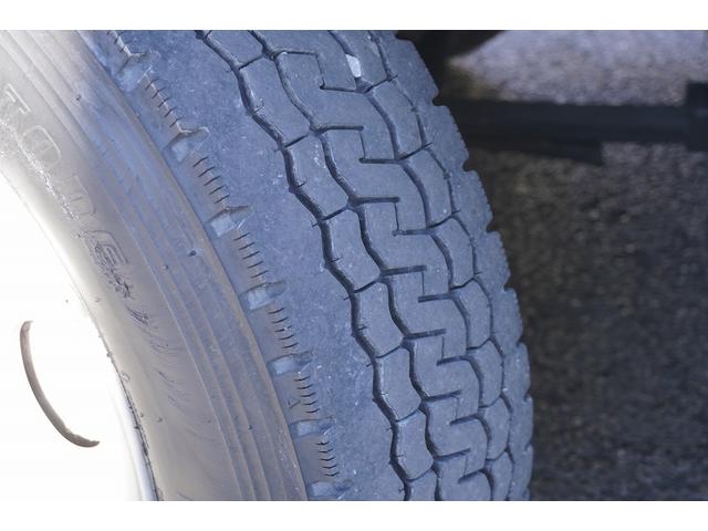 ガーラ 送迎バス　２９人乗　折戸自動ドア　エアサス　荷室スペース　１ドア　オートエアコン　換気扇　モケットシート　リクライニング機能　荷室スペース　ルームラック　小型トランク　マイク　バックカメラ　ナビ　ＥＴＣ２．０　ＨＩＤヘッドライト　ＡＴ（10枚目）