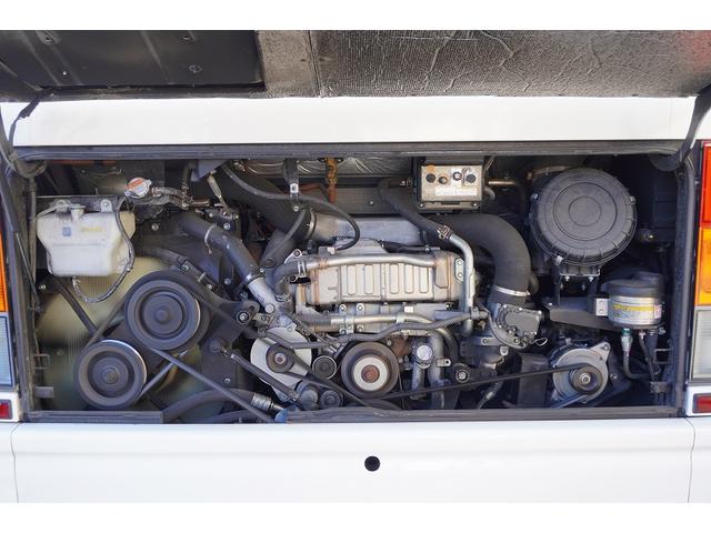 ガーラ 送迎バス　２９人乗　折戸自動ドア　エアサス　荷室スペース　１ドア　オートエアコン　換気扇　モケットシート　リクライニング機能　荷室スペース　ルームラック　小型トランク　マイク　バックカメラ　ナビ　ＥＴＣ２．０　ＨＩＤヘッドライト　ＡＴ（26枚目）