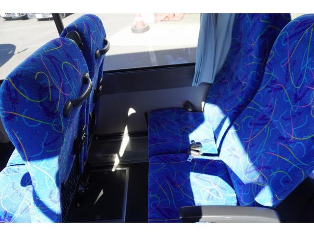 ガーラ 送迎バス　２９人乗　折戸自動ドア　エアサス　荷室スペース　１ドア　オートエアコン　換気扇　モケットシート　リクライニング機能　荷室スペース　ルームラック　小型トランク　マイク　バックカメラ　ナビ　ＥＴＣ２．０　ＨＩＤヘッドライト　ＡＴ（32枚目）