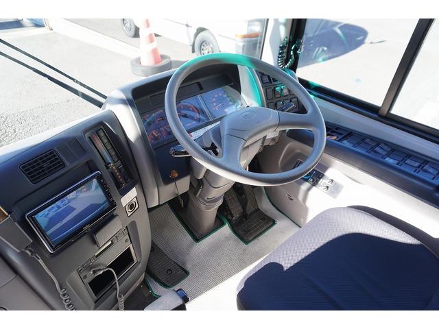 ガーラ 送迎バス　２９人乗　折戸自動ドア　エアサス　荷室スペース　１ドア　オートエアコン　換気扇　モケットシート　リクライニング機能　荷室スペース　ルームラック　小型トランク　マイク　バックカメラ　ナビ　ＥＴＣ２．０　ＨＩＤヘッドライト　ＡＴ（33枚目）