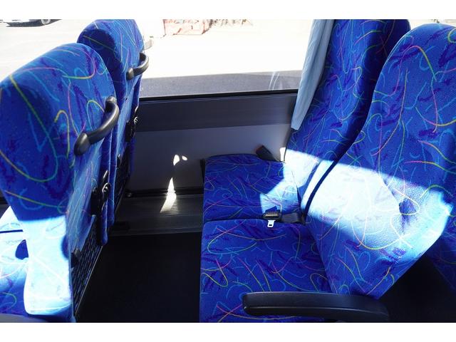 ガーラ 送迎バス　２９人乗　折戸自動ドア　エアサス　荷室スペース　１ドア　オートエアコン　換気扇　モケットシート　リクライニング機能　荷室スペース　ルームラック　小型トランク　マイク　バックカメラ　ナビ　ＥＴＣ２．０　ＨＩＤヘッドライト　ＡＴ（38枚目）