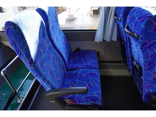 ガーラ 送迎バス　２９人乗　折戸自動ドア　エアサス　荷室スペース　１ドア　オートエアコン　換気扇　モケットシート　リクライニング機能　荷室スペース　ルームラック　小型トランク　マイク　バックカメラ　ナビ　ＥＴＣ２．０　ＨＩＤヘッドライト　ＡＴ（44枚目）