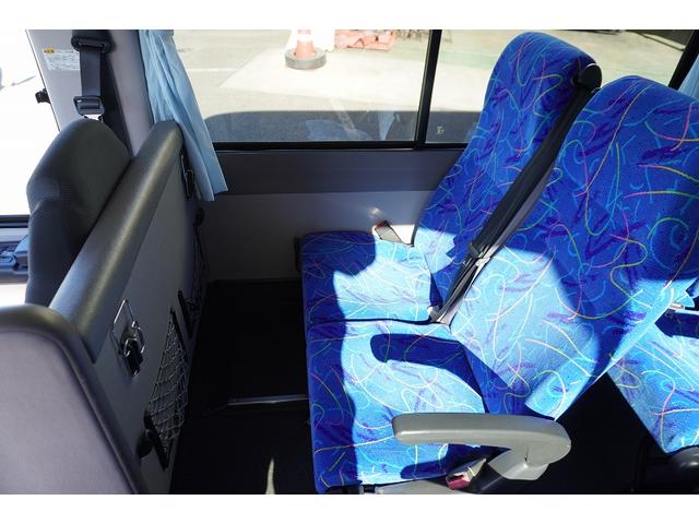 ガーラ 送迎バス　２９人乗　折戸自動ドア　エアサス　荷室スペース　１ドア　オートエアコン　換気扇　モケットシート　リクライニング機能　荷室スペース　ルームラック　小型トランク　マイク　バックカメラ　ナビ　ＥＴＣ２．０　ＨＩＤヘッドライト　ＡＴ（46枚目）