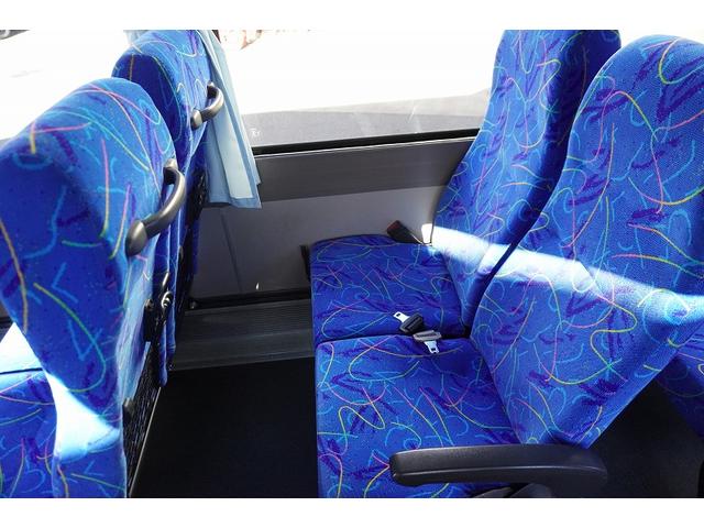 ガーラ 送迎バス　２９人乗　折戸自動ドア　エアサス　荷室スペース　１ドア　オートエアコン　換気扇　モケットシート　リクライニング機能　荷室スペース　ルームラック　小型トランク　マイク　バックカメラ　ナビ　ＥＴＣ２．０　ＨＩＤヘッドライト　ＡＴ（47枚目）